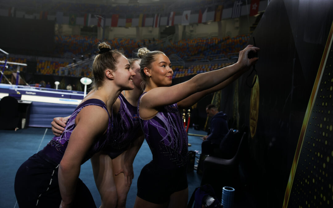 Stelpurnar okkar tilbúnar í keppni